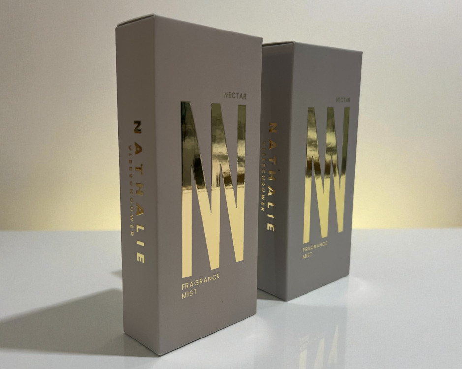 Luxe doosje met foliedruk van vouwkarton voor een huisparfum 