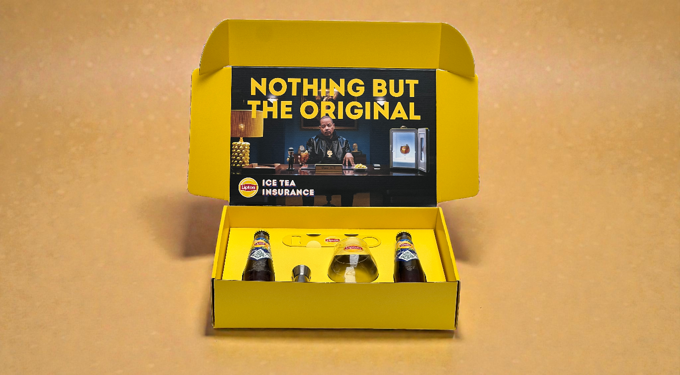 kartonnen pr giftbox met branding en inhoud voor lipton ice tea
