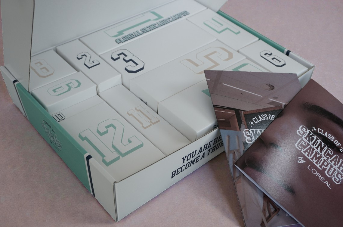 golfkartonnen influencer box met bedrukte doosjes