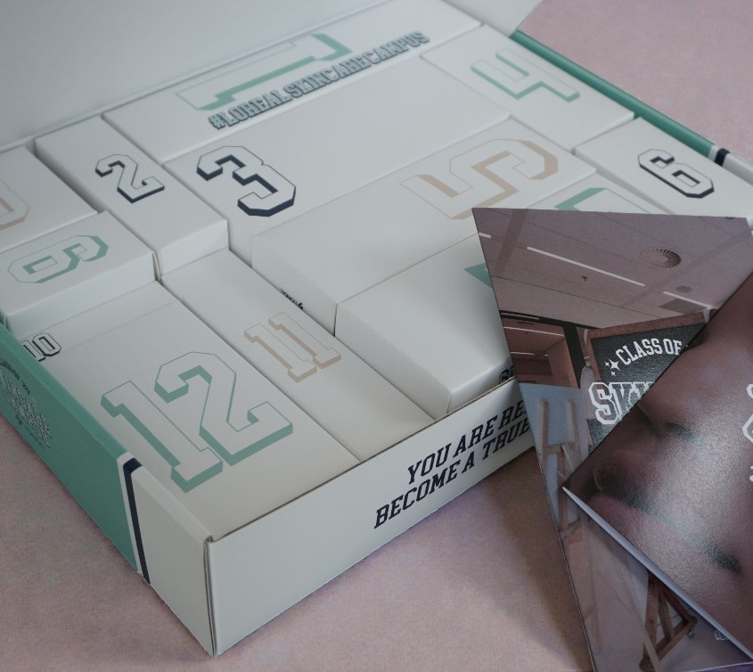 golfkartonnen influencer box met bedrukte doosjes