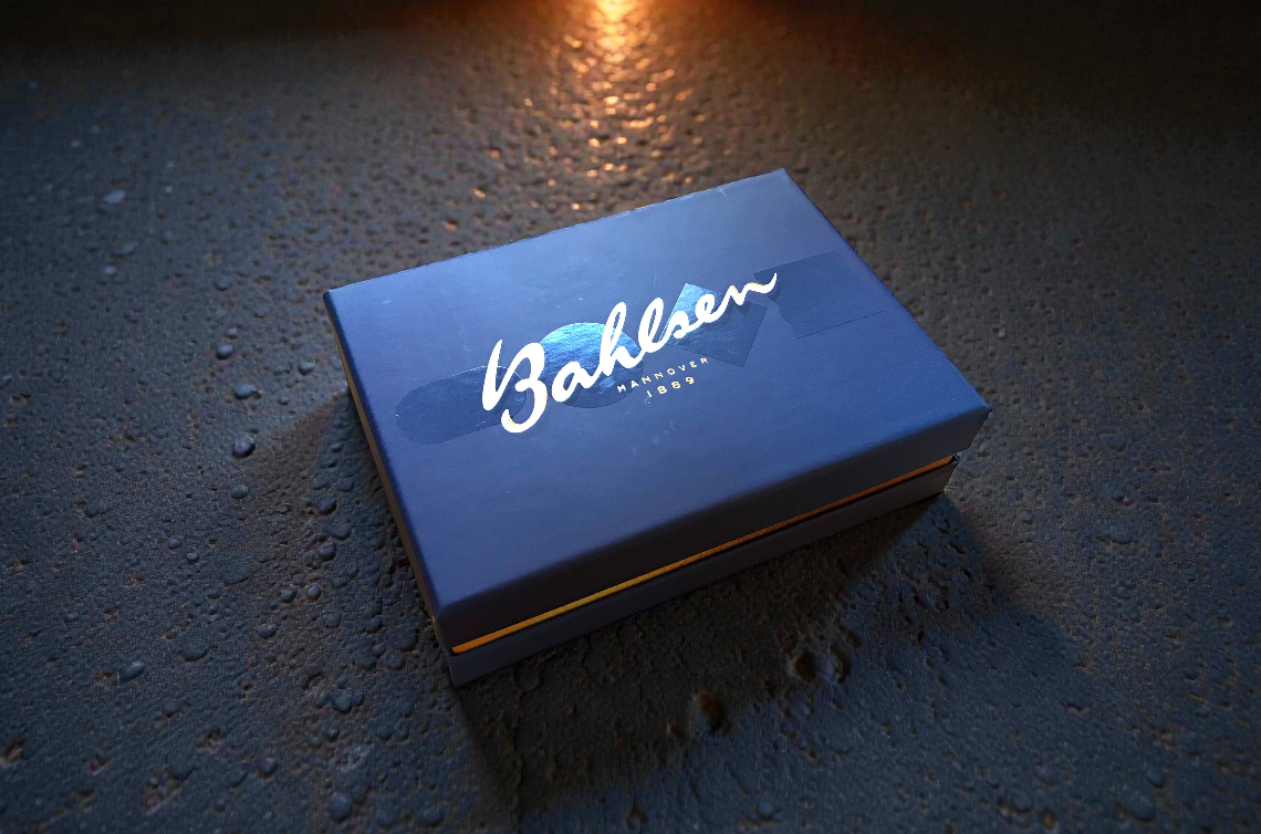 Premium giftbox van massief karton met UV spotlak
