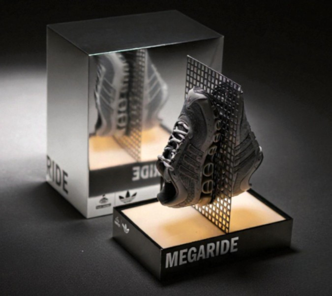 adidas-megarideklein-photoroom.jpg