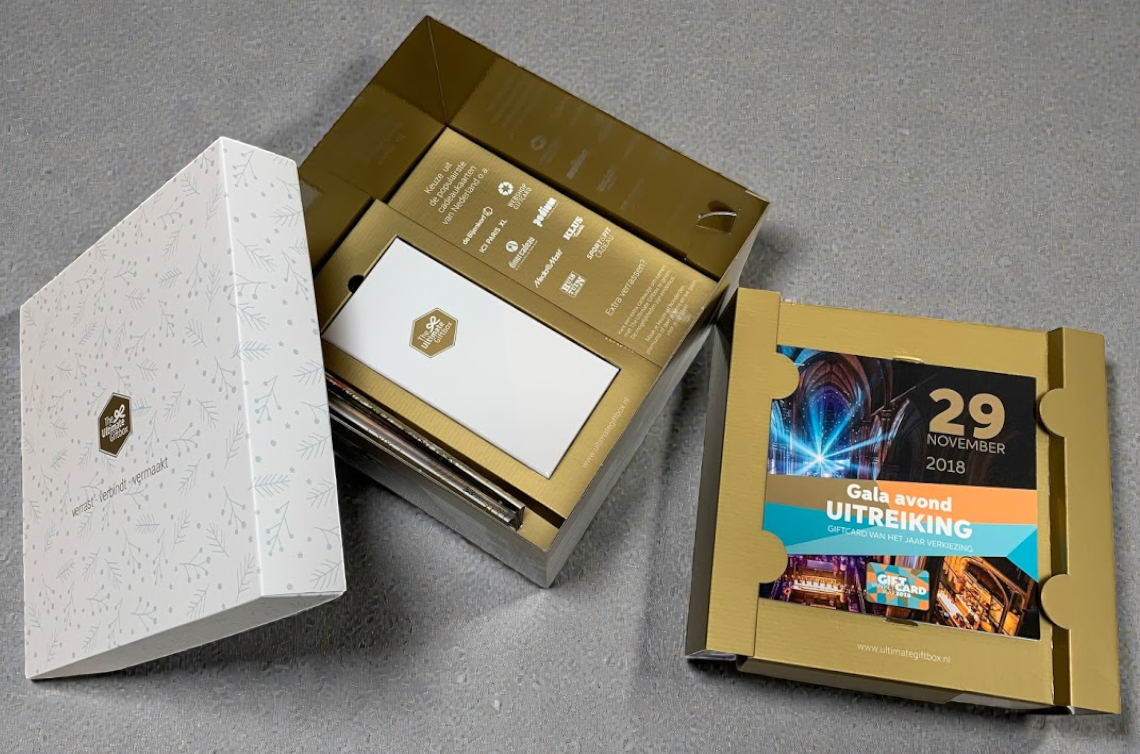 Luxe golfkartonnen doos met deksel voor uitnodiging verpakking
