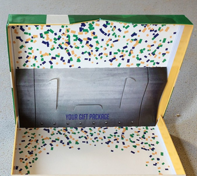 luxescharnierdoosjeinterieurkartoncadeaubon-photoroom