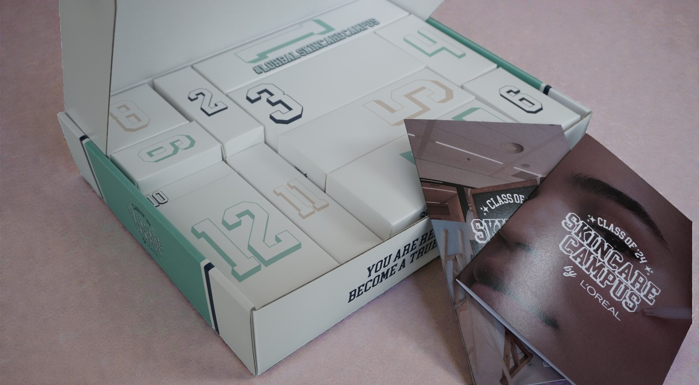 golfkartonnen influencer box met bedrukte doosjes
