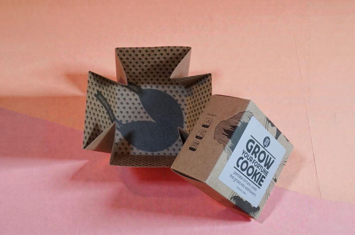 vouwdoosdekselopenvallendgroot